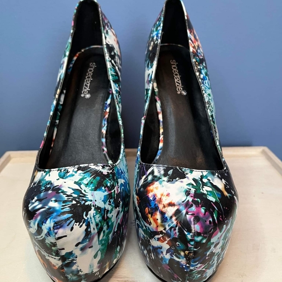 Unique paint splatter/firework like heels - Picture 2 of 3